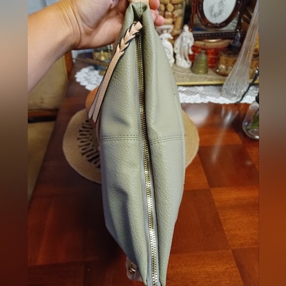 London Fog Collection Sage Green/Cream/Tan Oversized Knotted Strap Bag 12" - Picture 14 of 16